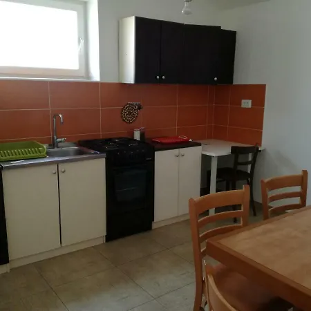 Mali Slatki Apartman شقة زادار