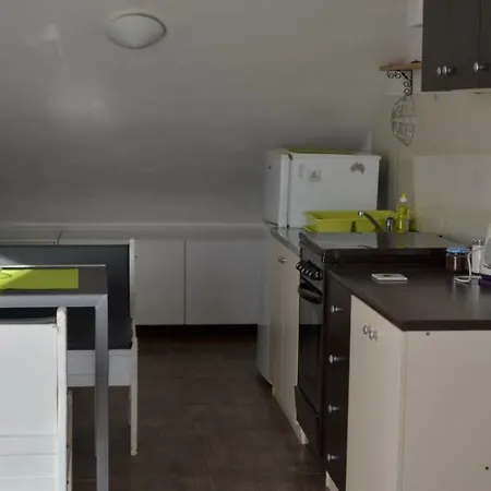 아파트 Mali Slatki Apartman